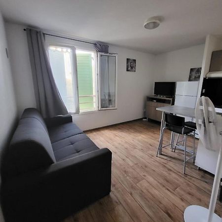 Appartement studio refait à neuf à Fréjus Extérieur photo