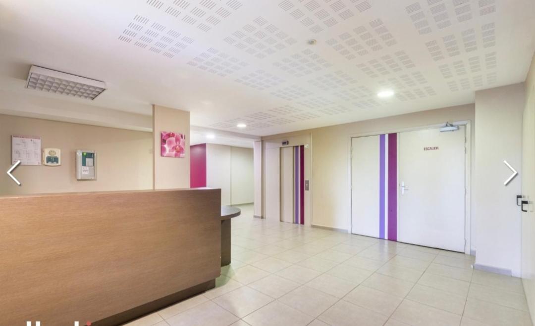 Appartement studio refait à neuf à Fréjus Extérieur photo