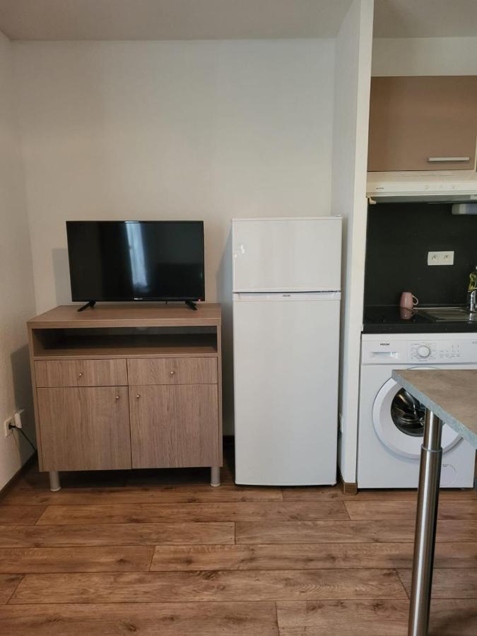 Appartement studio refait à neuf à Fréjus Extérieur photo